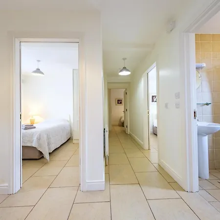33a Steepleview