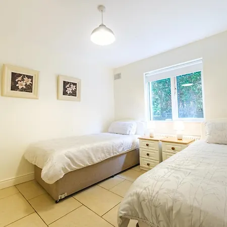 Apartment 33a Steepleview
