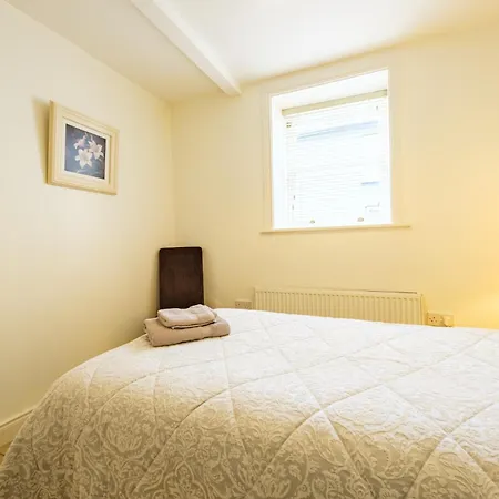 33a Steepleview Apartment *