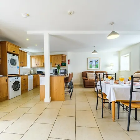 33a Steepleview * Trim