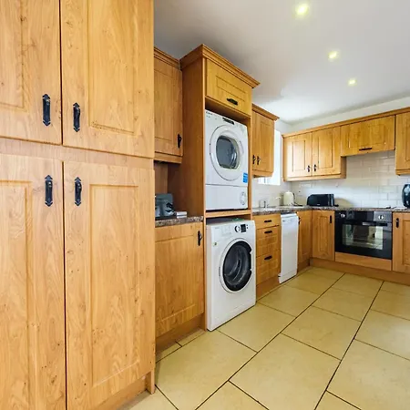 Apartment 33a Steepleview