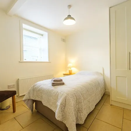 33a Steepleview Apartment *