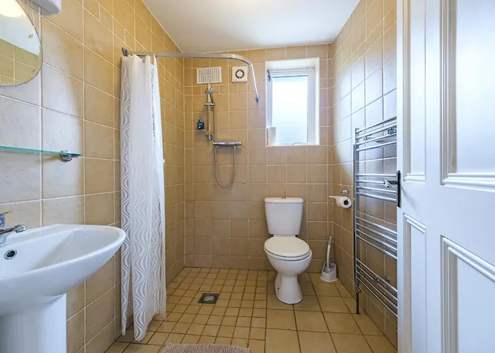 33a Steepleview * Trim