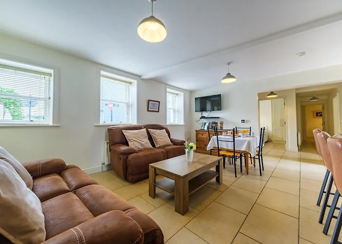 33a Steepleview Trim